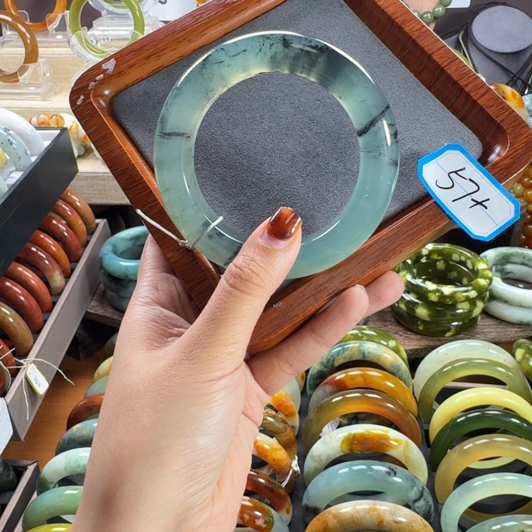 蛇纹石玉未镶嵌手镯微瑕