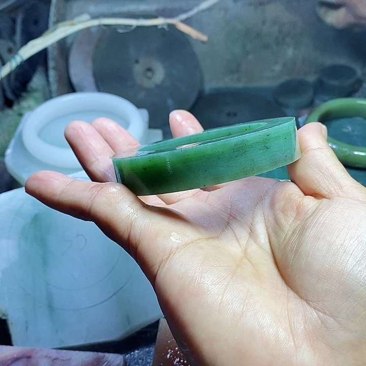 ⿻****未镶嵌手镯和田玉加工定制