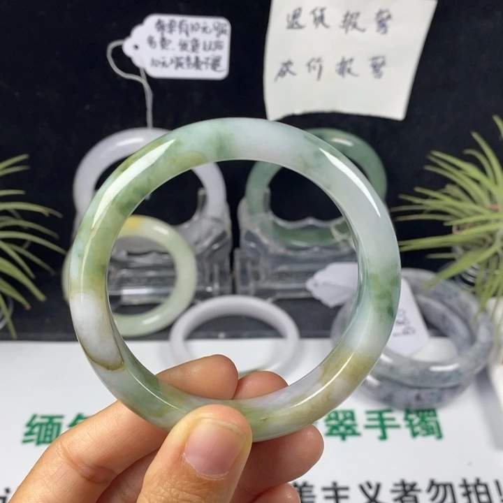 翡翠未镶嵌手镯58号。55.5圈