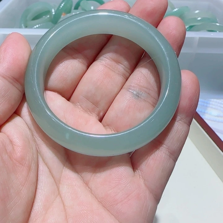 石英岩玉未镶嵌手镯94