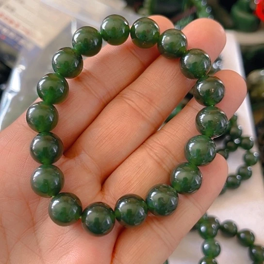 蛇纹石玉颈饰未镶嵌?****狂