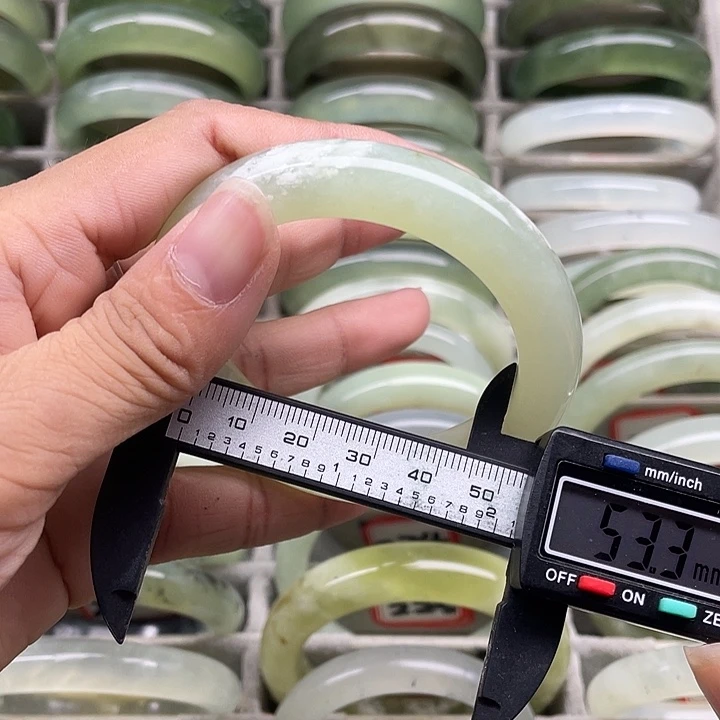 蛇纹石玉未镶嵌手镯239