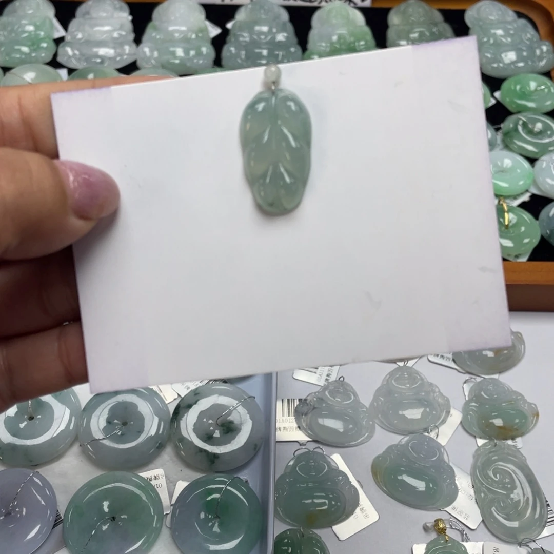 翡翠颈饰未镶嵌叶子