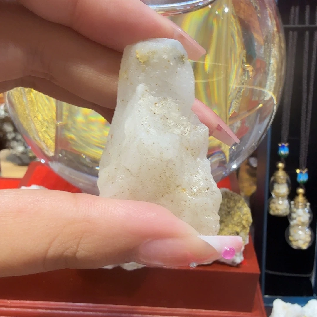 记住聚金阁天然明金矿标