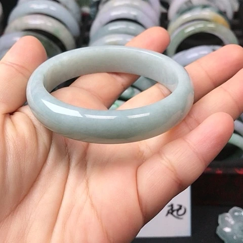 翡翠手镯未镶嵌天空蓝