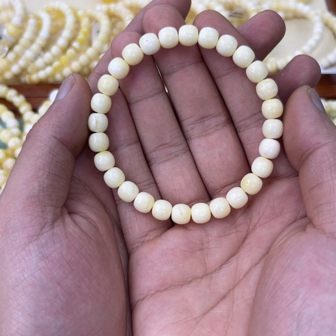 吃****未镶嵌琥珀手链蜜蜡7.5mm瓷白