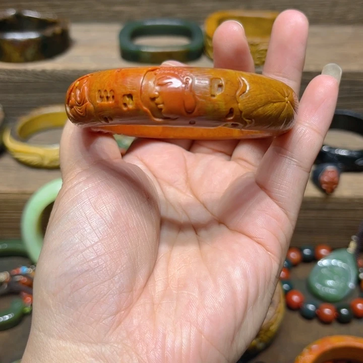 耕***海南红玛瑙未镶嵌手镯