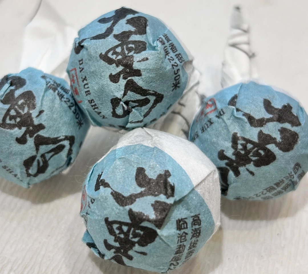 大雪山普洱生茶龙珠云南古树纯料可长期储存茶叶