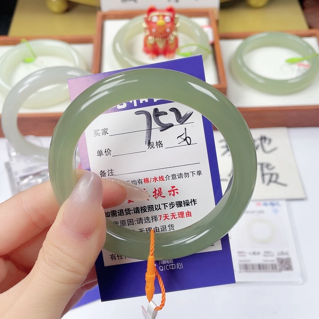 暖***糖未镶嵌手镯和田玉