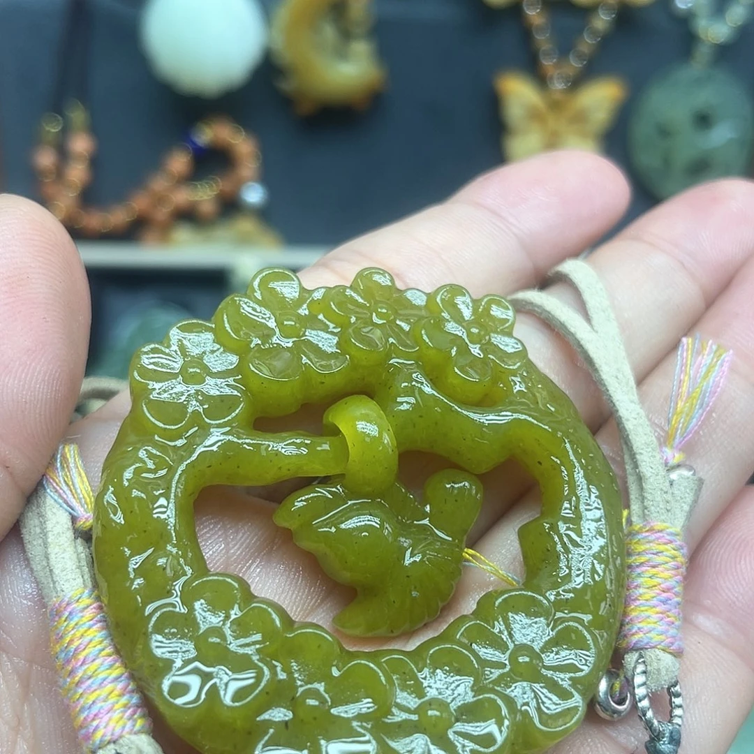 未镶嵌蛇纹石玉颈饰