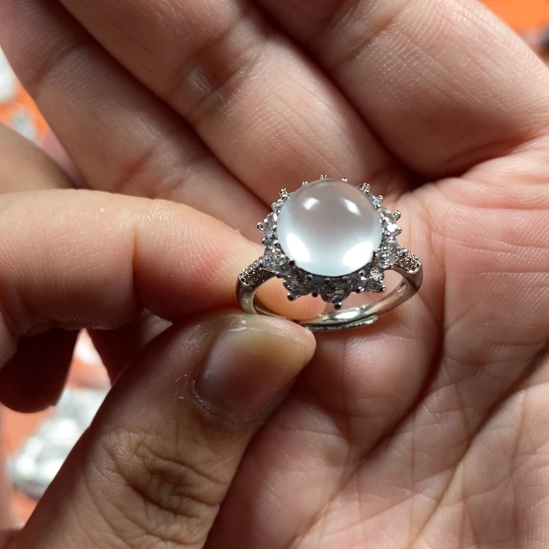石英质玉合金颈饰戒指