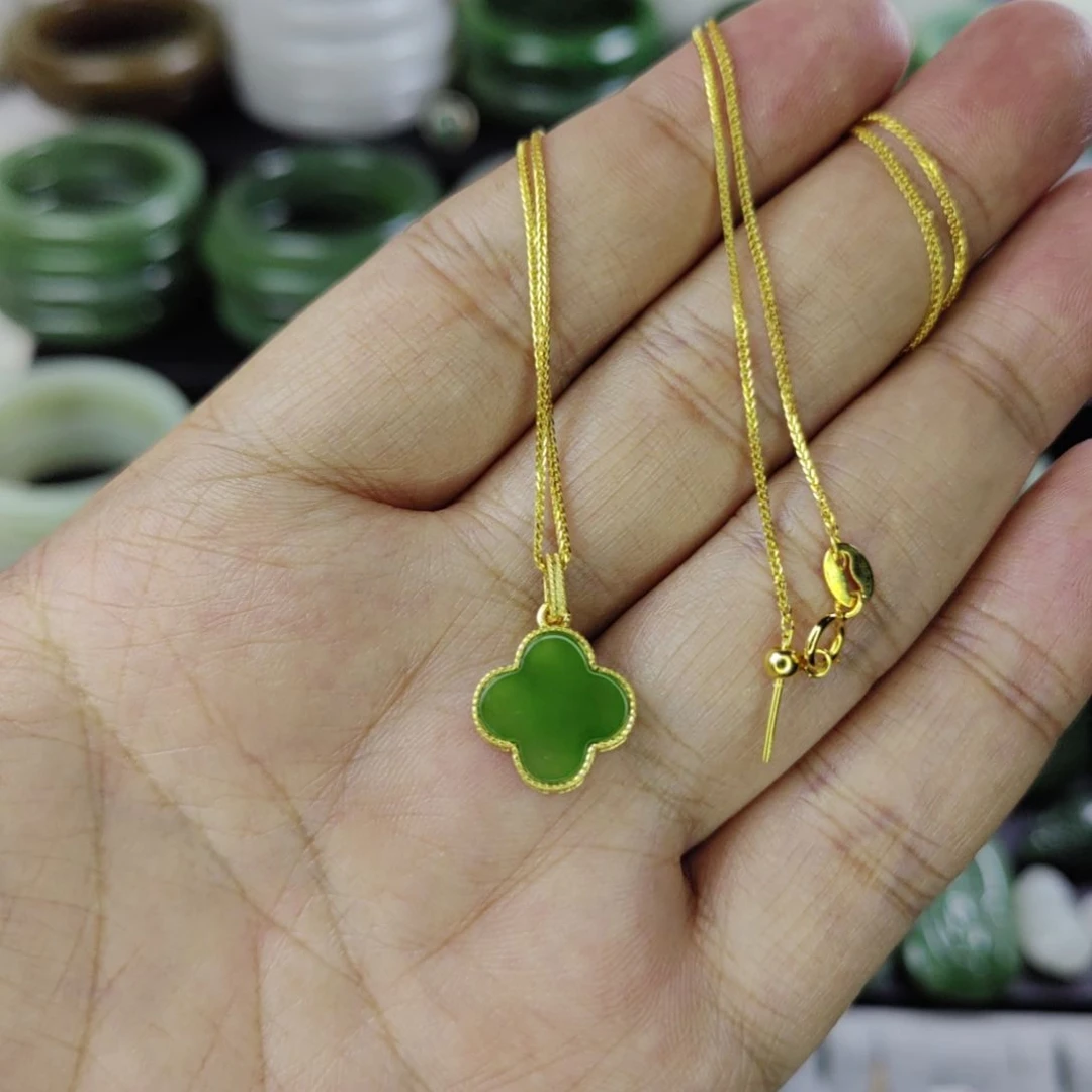 和田玉未镶嵌吊坠(赠链)