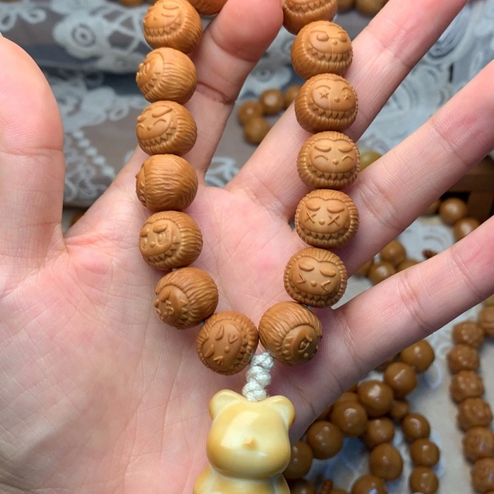 猴头核桃吊坠布布手持