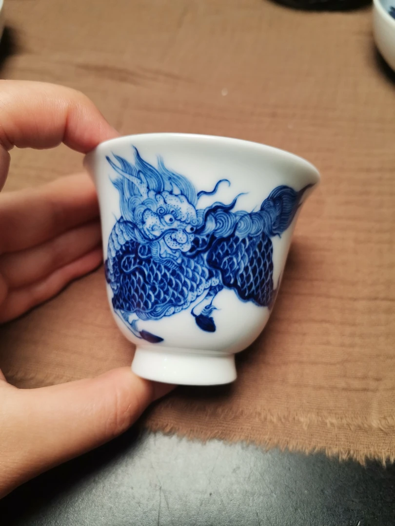 景德镇手绘麒麟铃铛杯（有瑕，杯口变形）