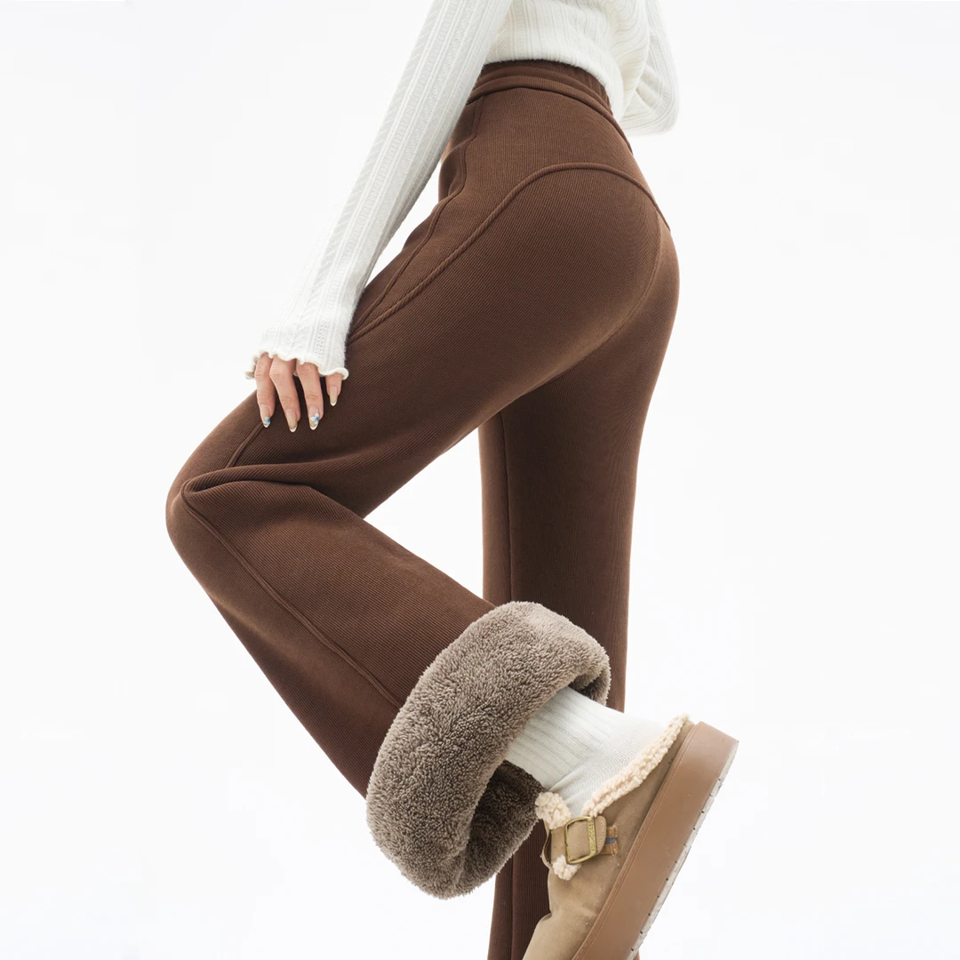 咖色加绒加厚瑜伽微喇裤女2025新款冬羔羔绒美拉德运动喇叭卫裤子
