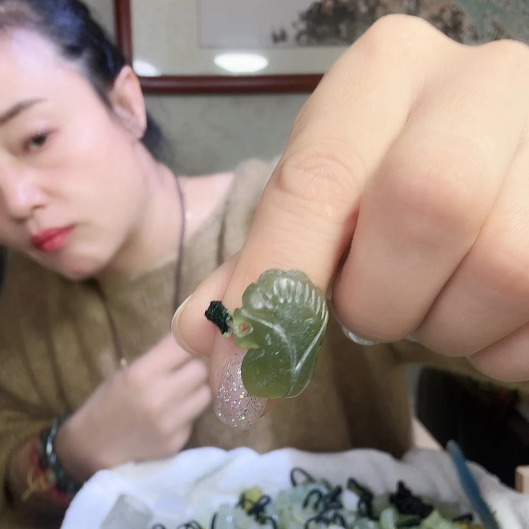回***毒岫玉未镶嵌颈饰纯天然岫玉吊坠玉石