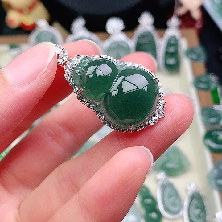 颈饰银S925镶嵌翡翠思*妈吊坠