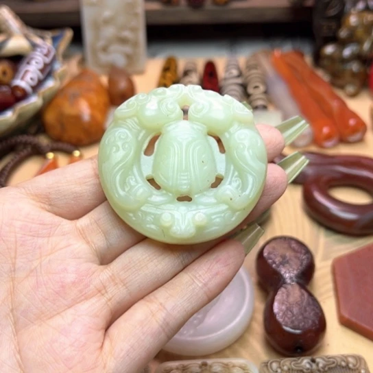 蛇纹石玉未镶嵌颈饰