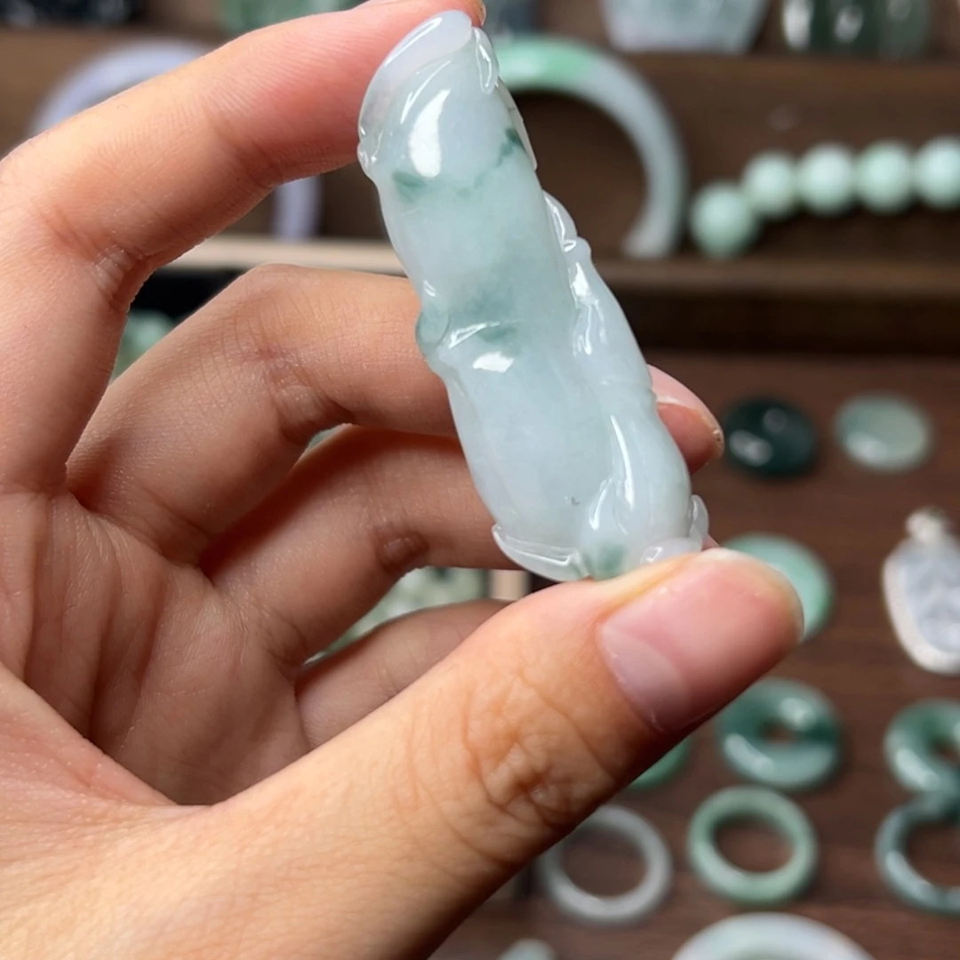 翡翠未镶嵌颈饰翡翠
