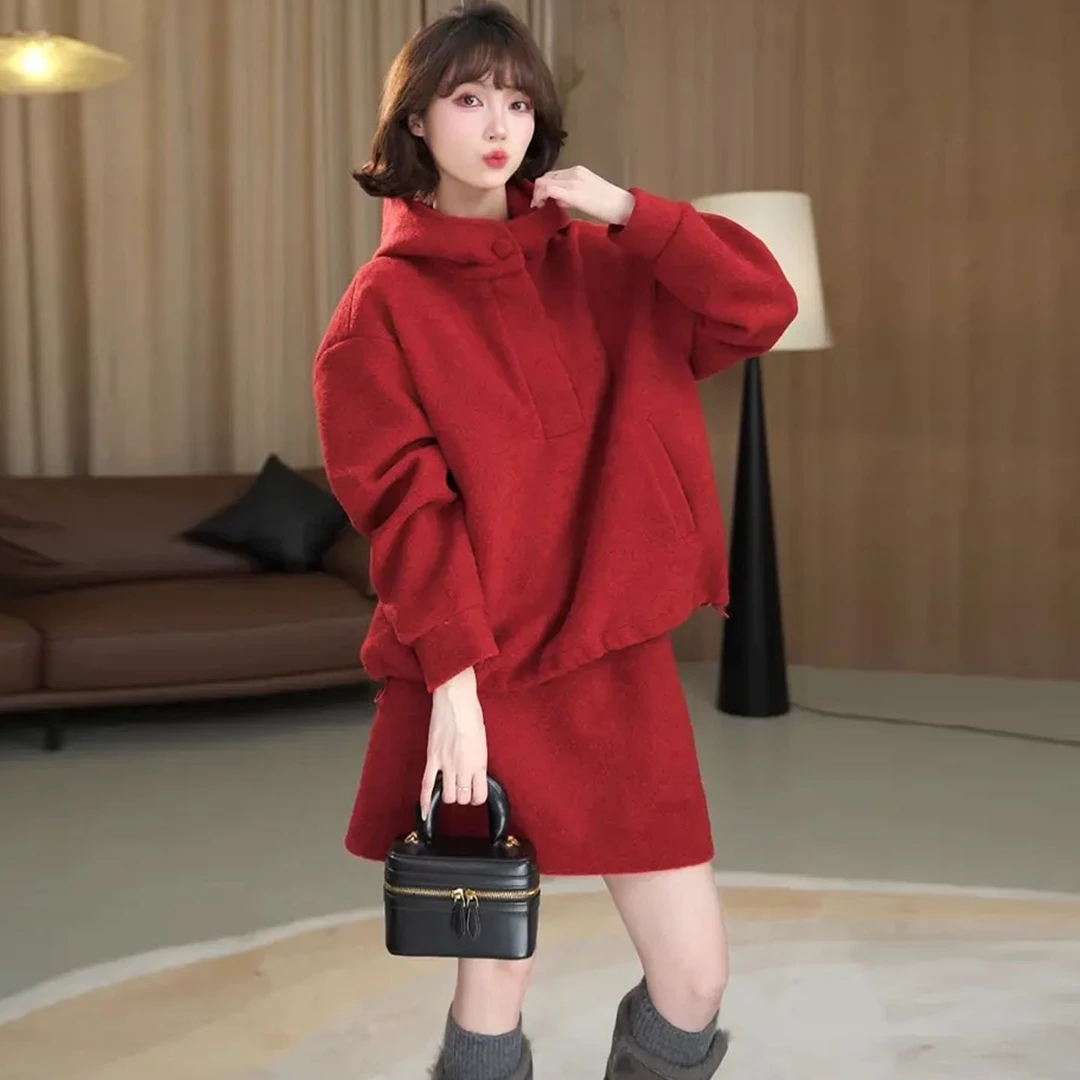 拉夏贝尔保暖加绒套装女2025冬季爆款时尚韩版连帽卫衣短裙两件套