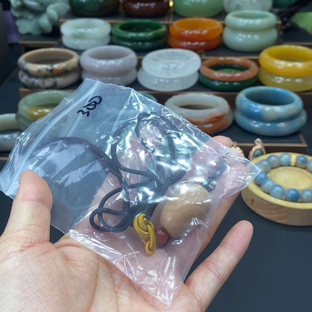 晴***懿未镶嵌吊坠3个玛瑙/玉髓