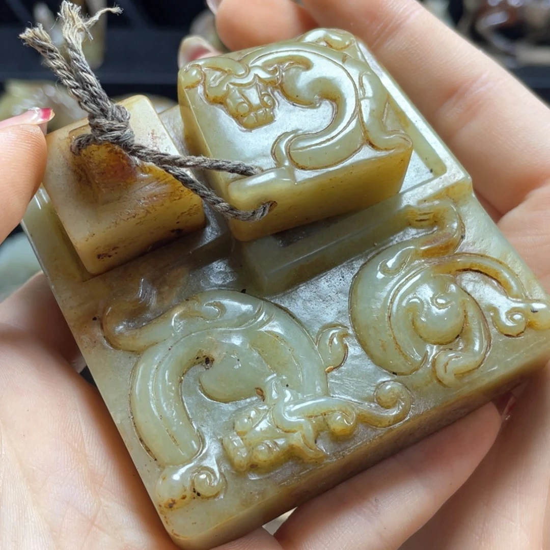 郝***宁颈饰未镶嵌和田玉