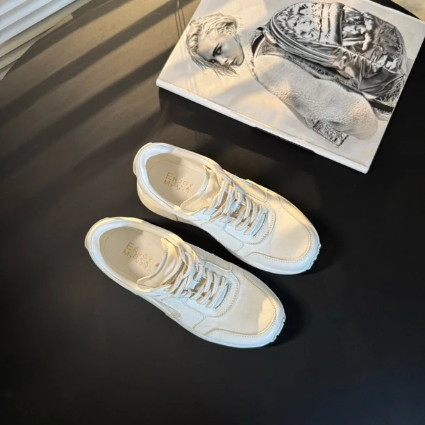 EM2025秋冬新款平底时尚运动女水洗马皮低跟简约风舒适女休闲鞋