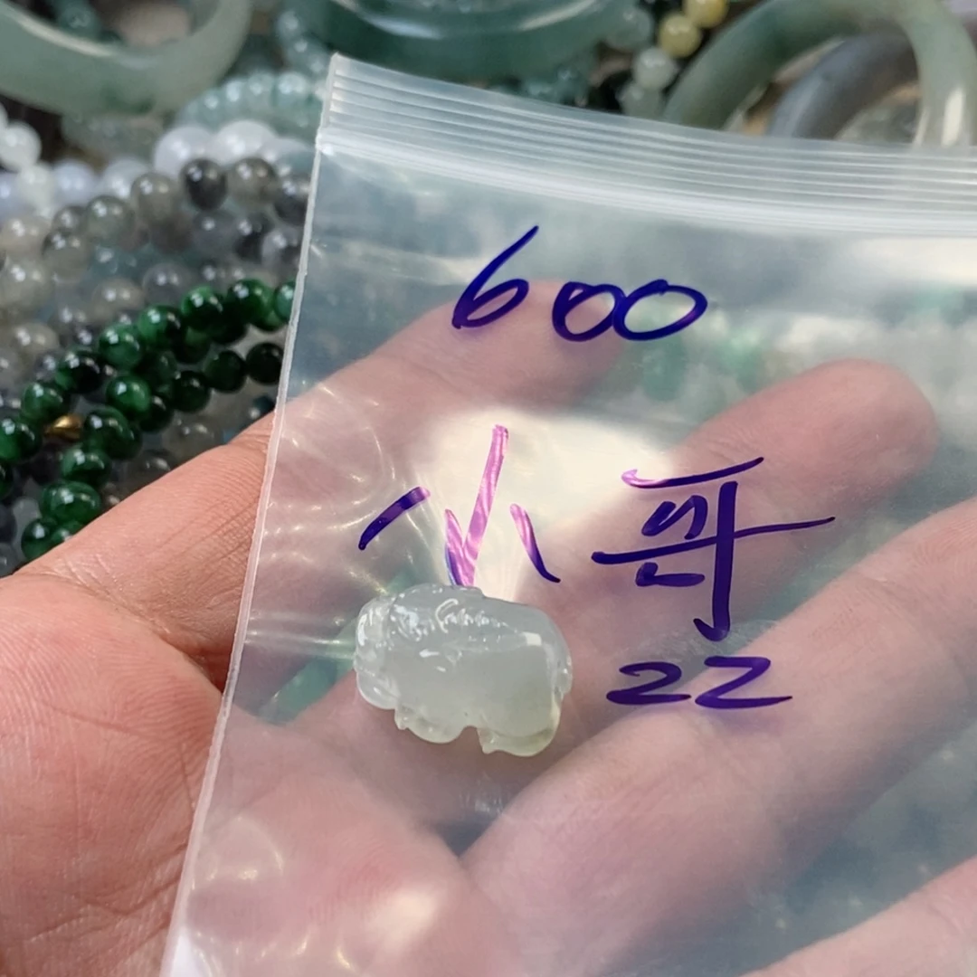 翡翠颈饰未镶嵌小**车