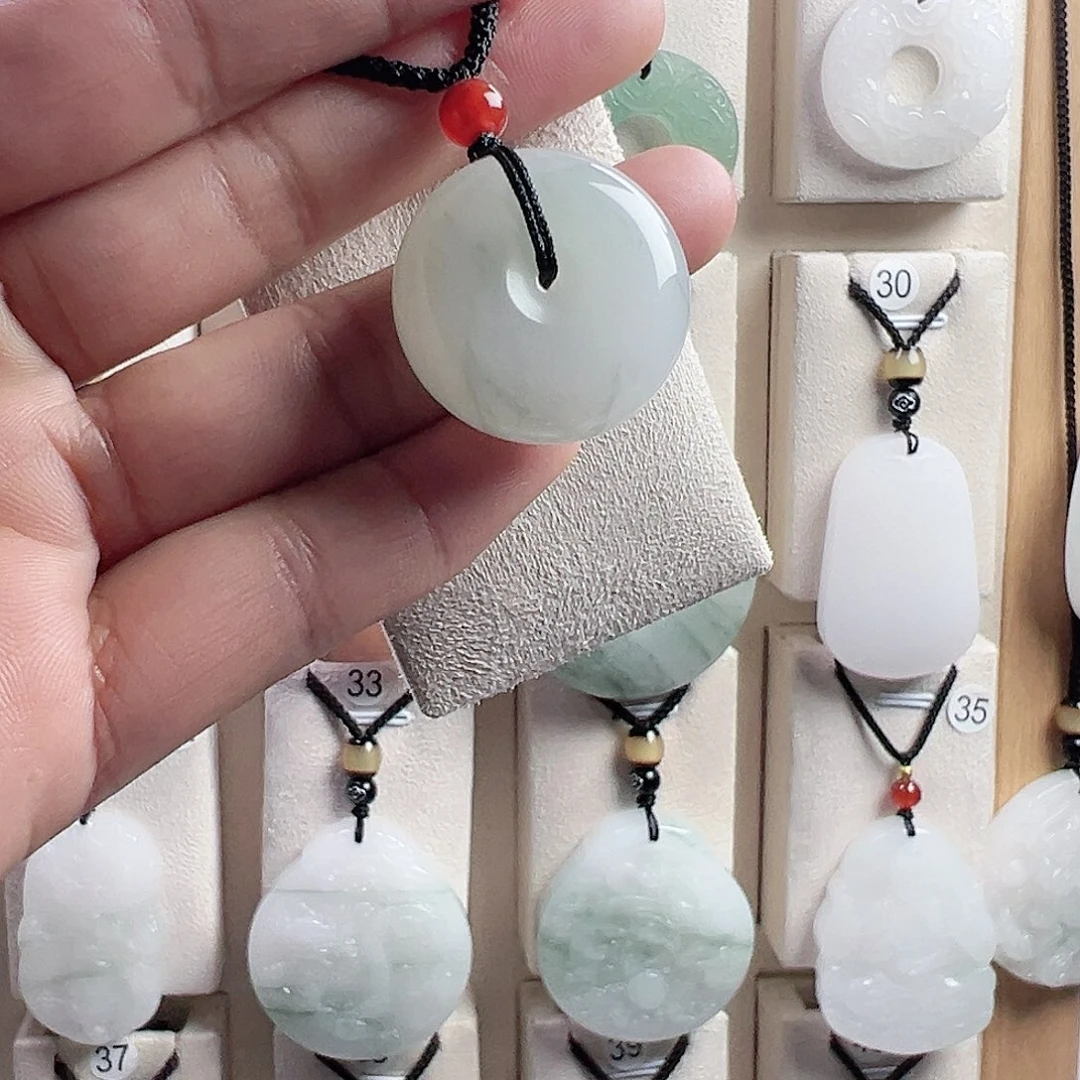 石英质玉（金丝玉）未镶嵌颈饰