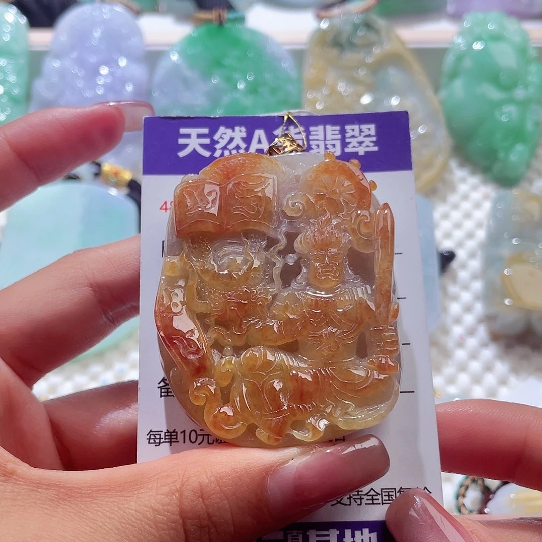 颈饰18K金镶嵌翡翠不动