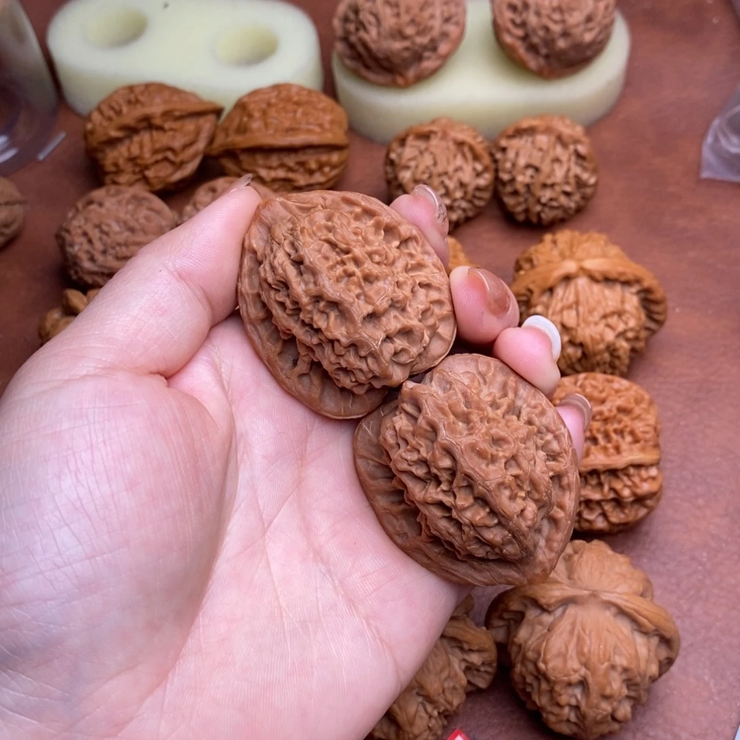 文玩核桃把件观音肚红皮