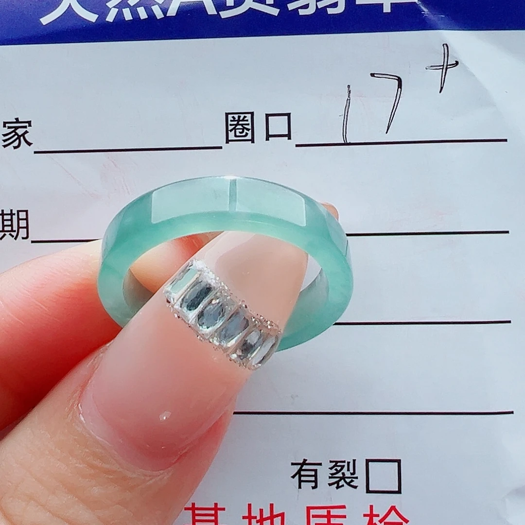 一***秋未镶嵌戒指翡翠戒圈