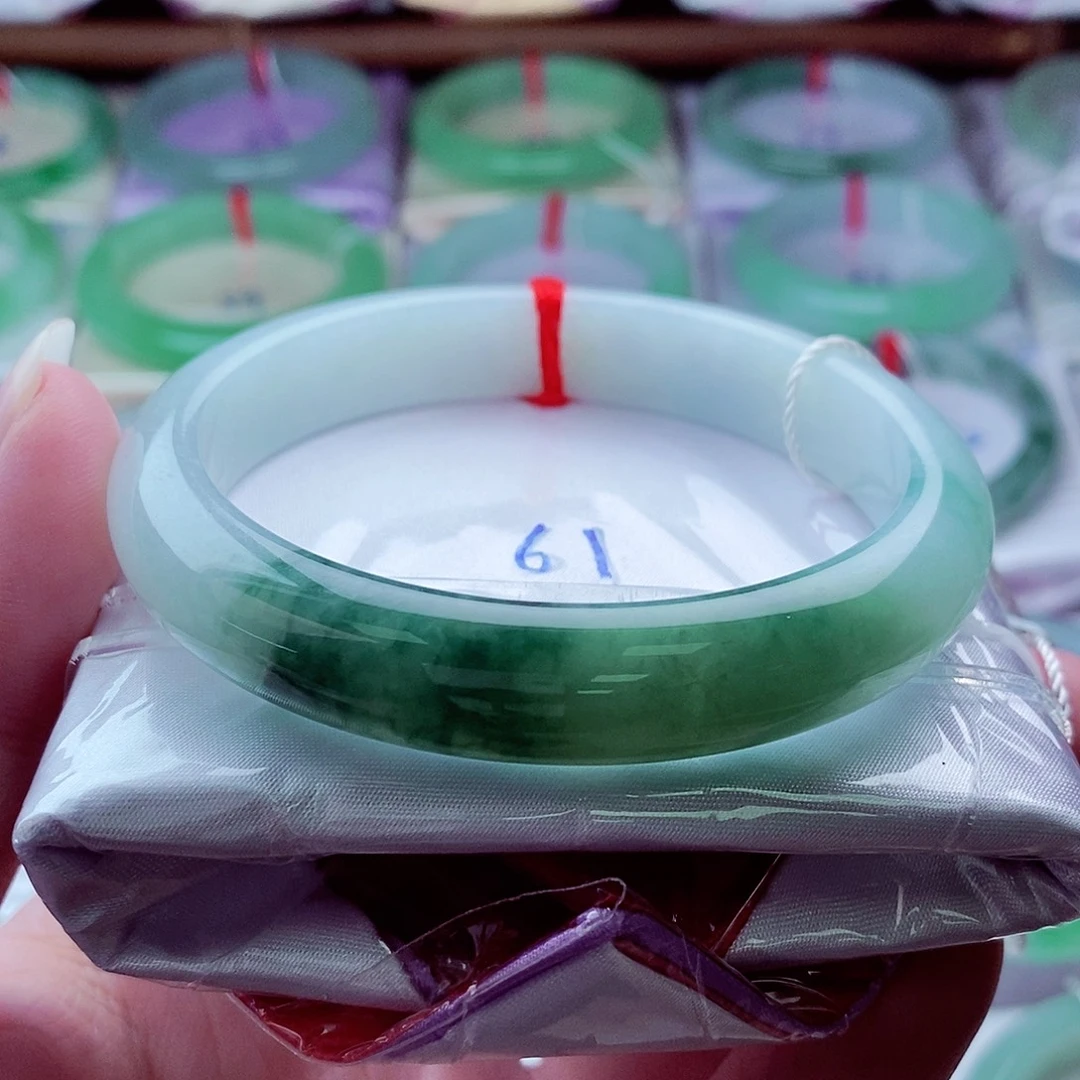 翡翠未镶嵌手镯214意境半山半水飘花大圈口