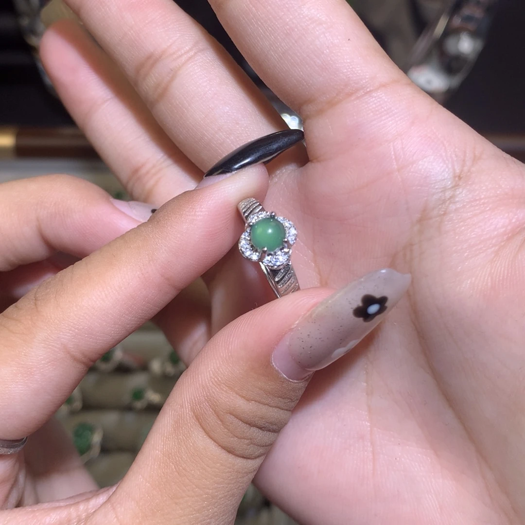翡翠未镶嵌戒指戒指