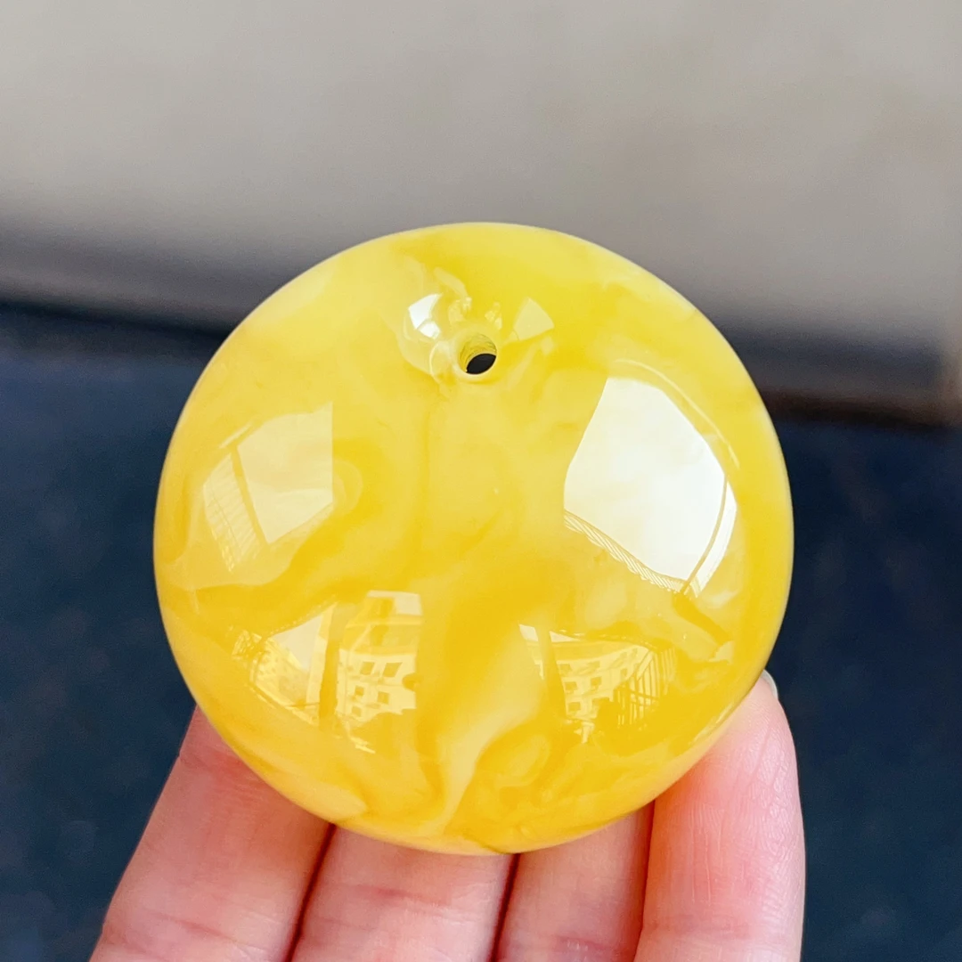 满蜜黄白花琥珀蜜蜡公主扣吊坠，42克，尺寸53.3*24.8mm