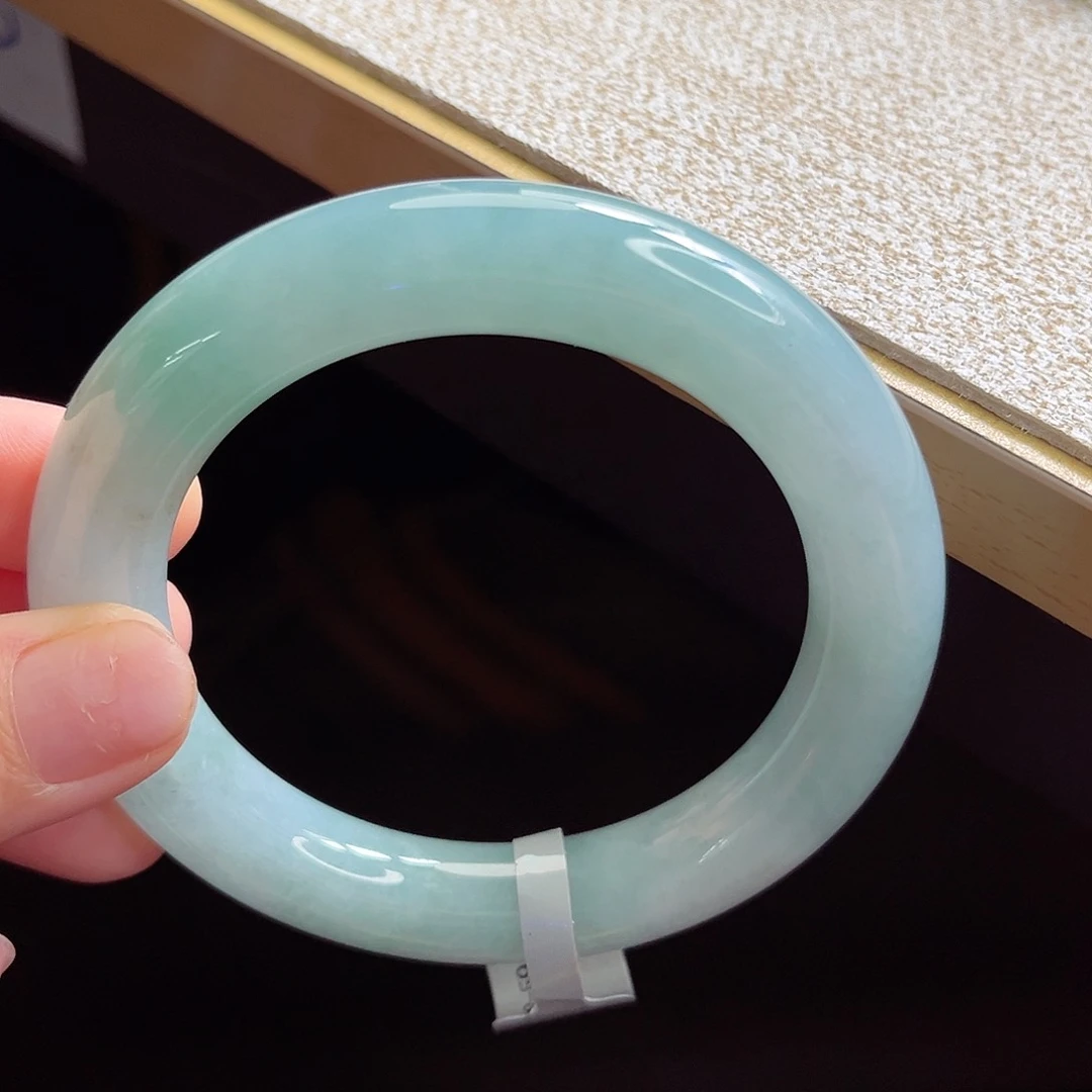 翡翠手镯未镶嵌手镯