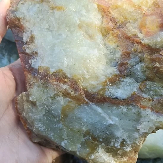 未镶嵌蛇纹石玉珠宝奇石