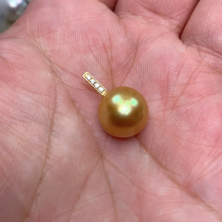 颈饰18K金镶嵌海水珍珠