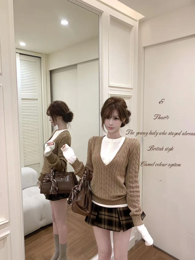 2026秋冬新款韩系收腰显瘦V领针织衫白色长袖打底衫格纹半身裙