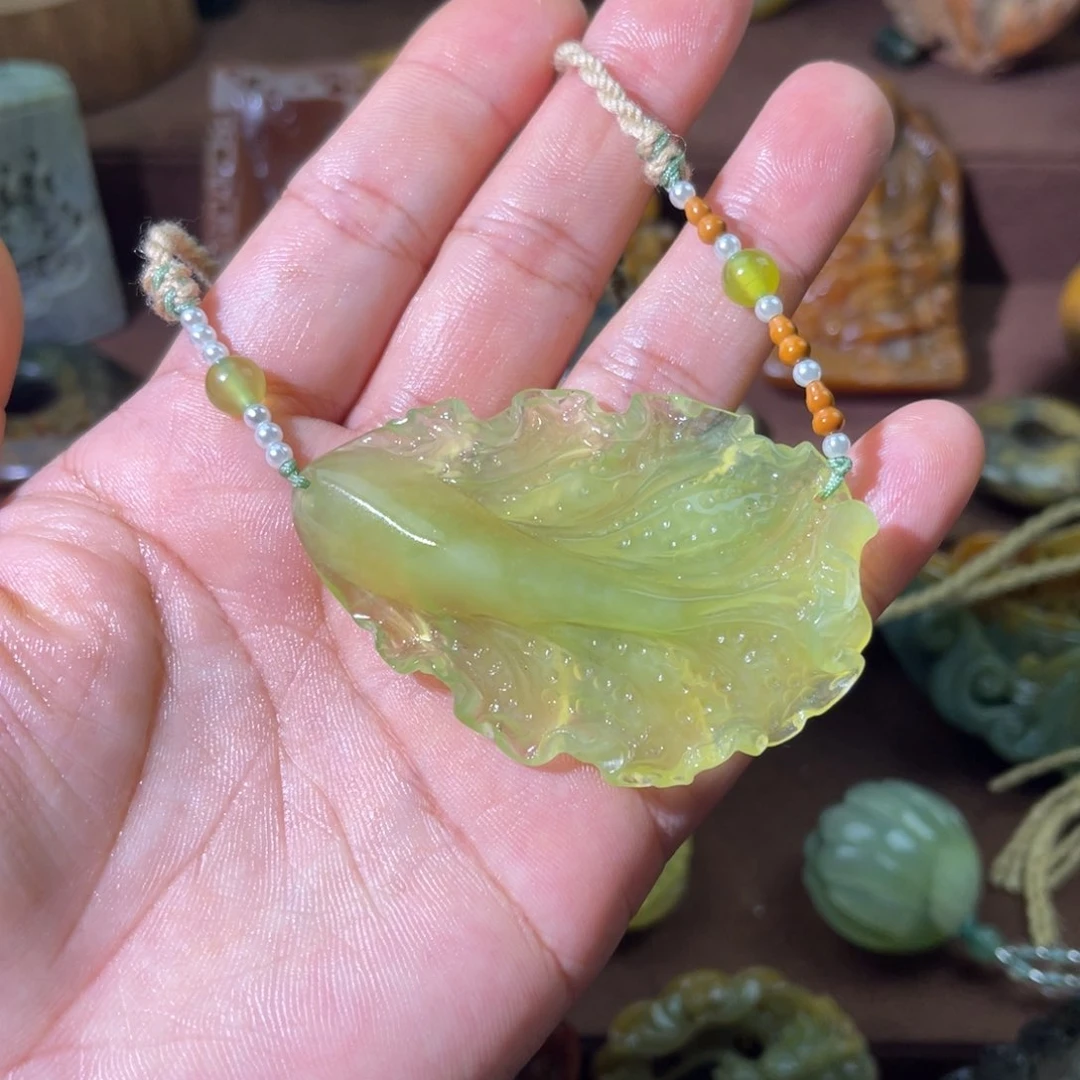蛇纹石玉未镶嵌颈饰