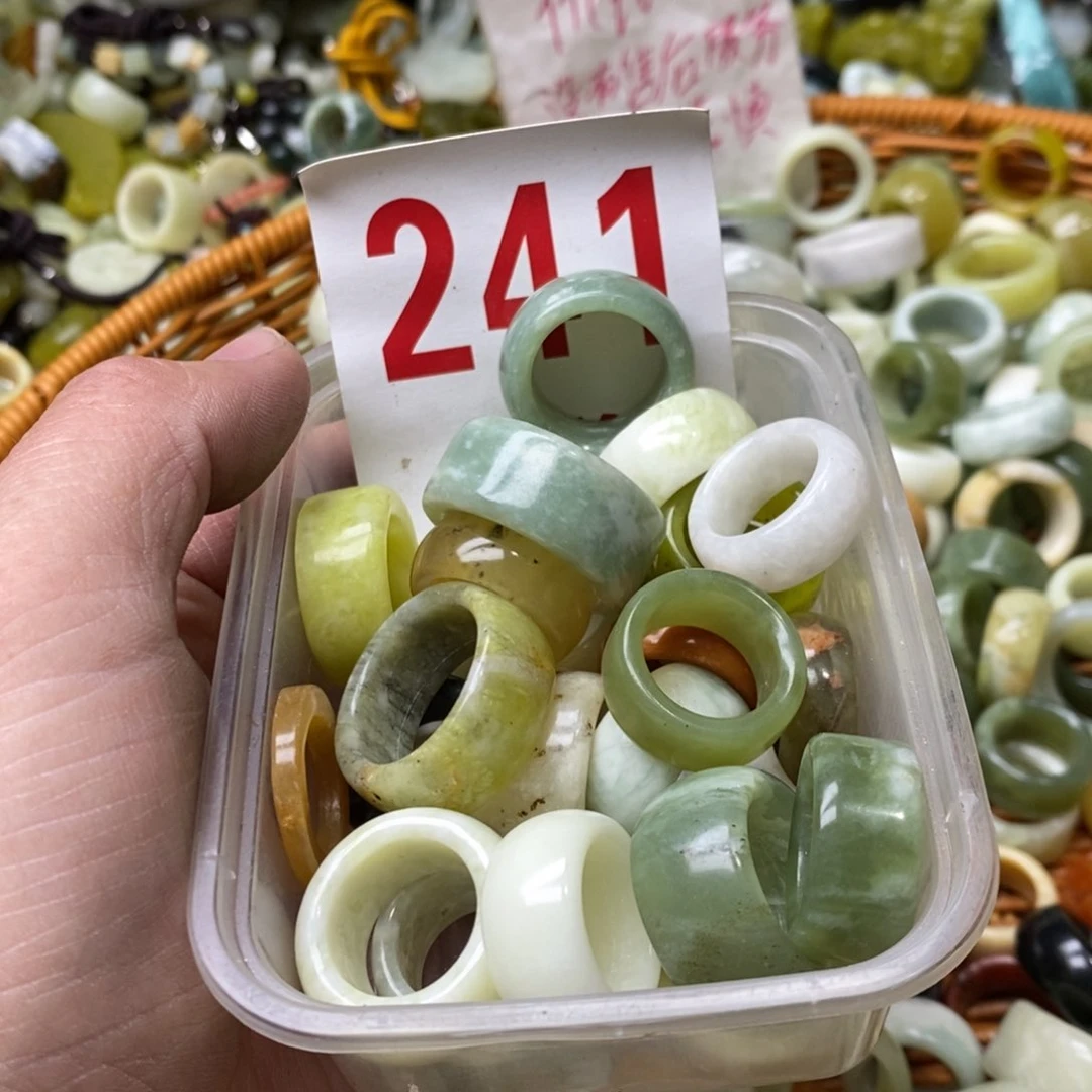 蛇纹石玉挂坠未镶嵌