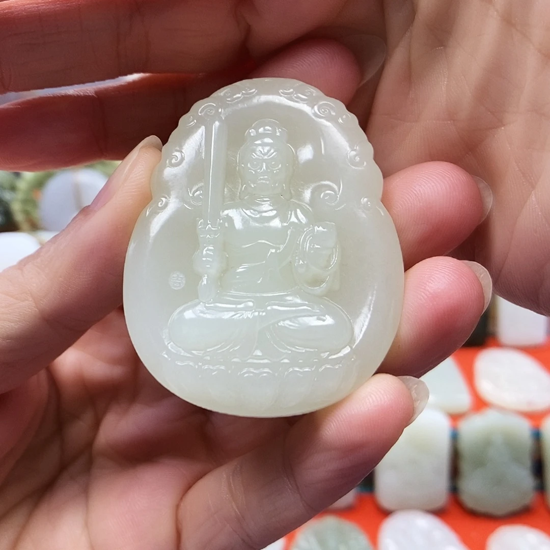 典***藏和田玉未镶嵌颈饰