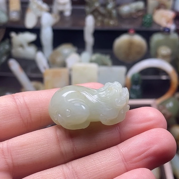 用***4和田玉（糖玉）未镶嵌颈饰