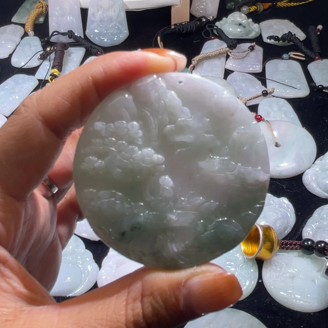 翡翠未镶嵌颈饰山水