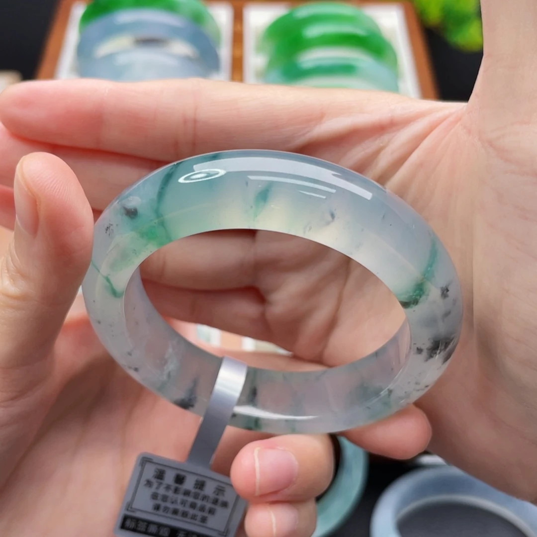 翡翠未镶嵌手镯50.7冰乌鸡飘绿