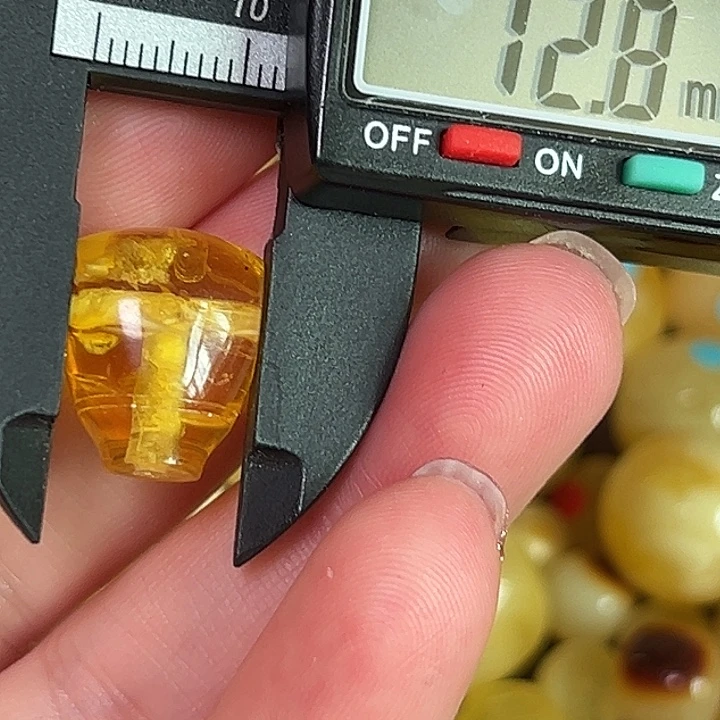 蜜蜡未镶嵌裸石微瑕，775