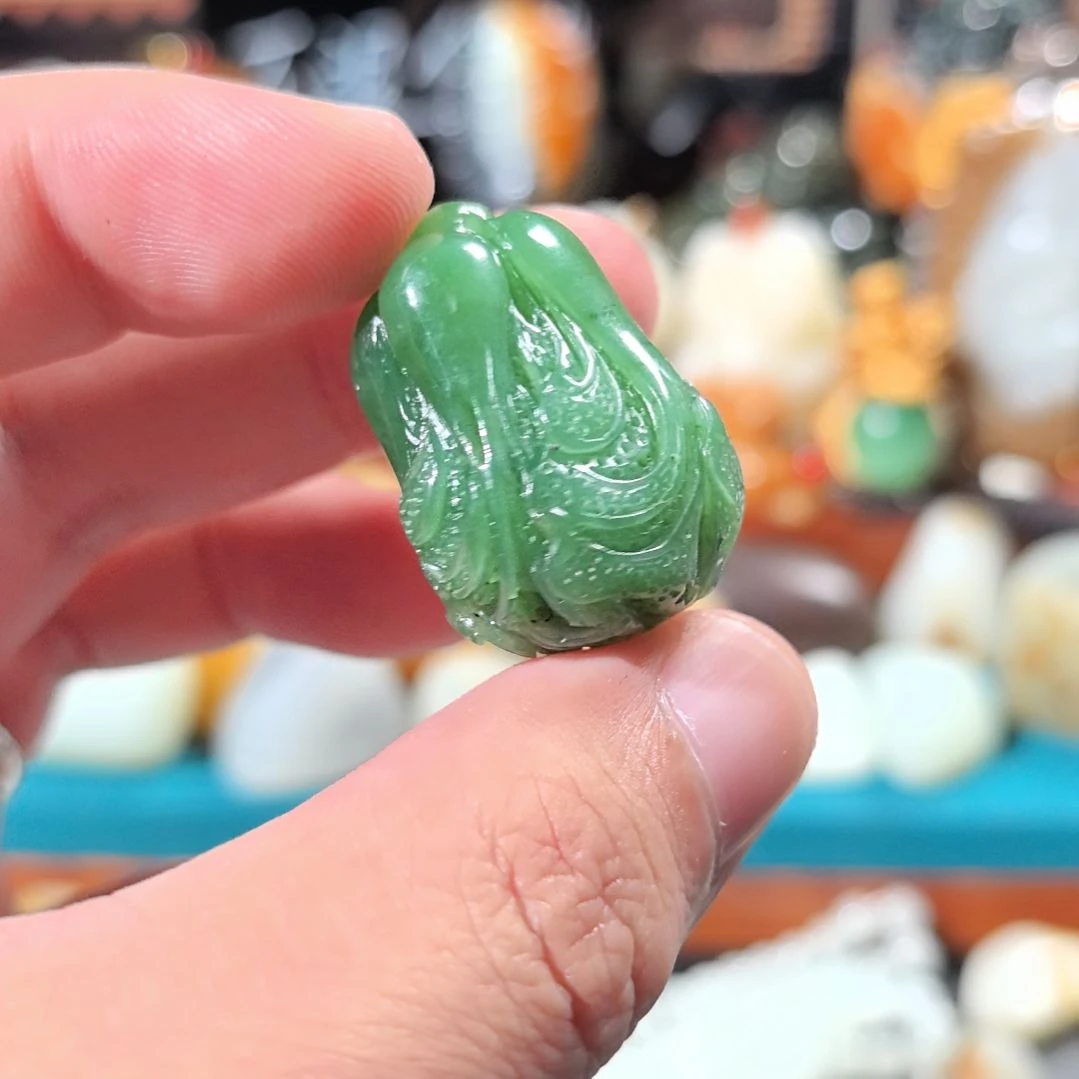 颈饰未镶嵌和田玉（碧玉）