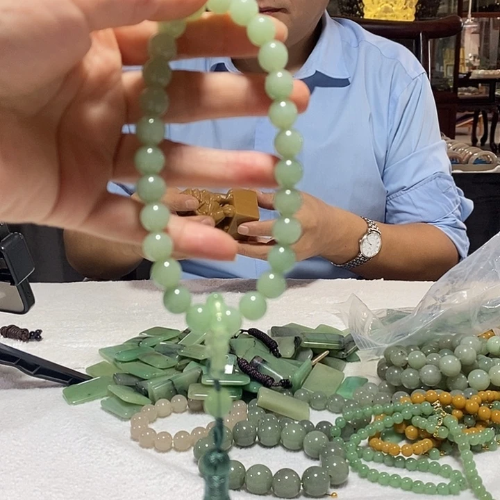 未镶嵌摆件密玉（石英质玉）