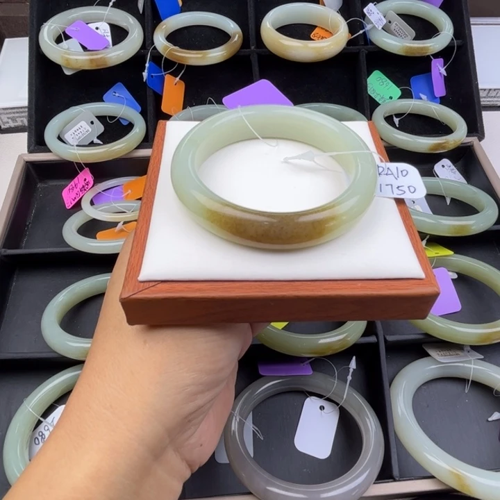 未镶嵌手镯和田玉七月