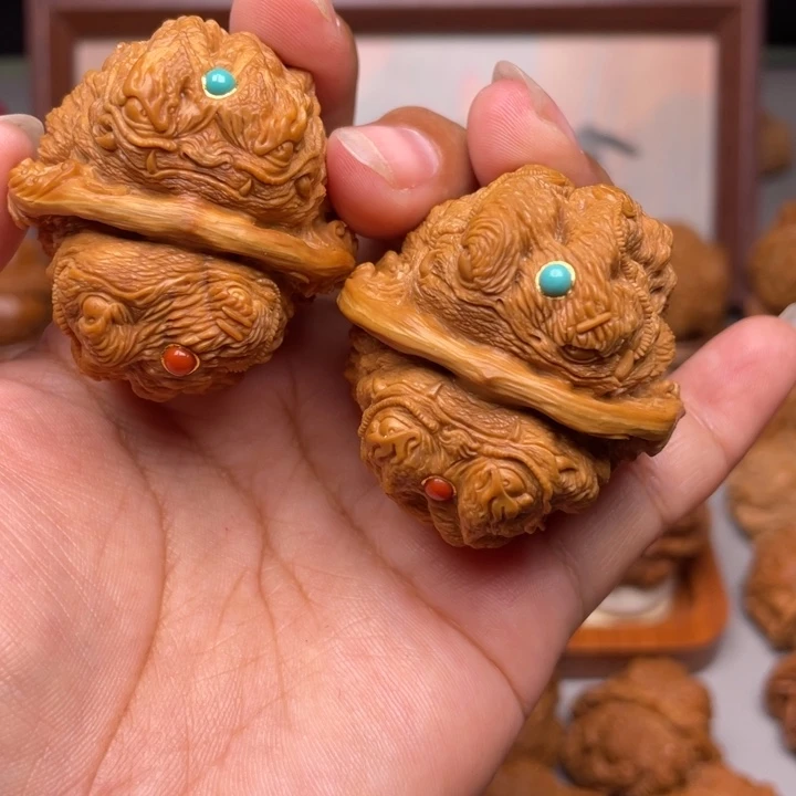 弘****蛤蟆头雕刻的金蟾